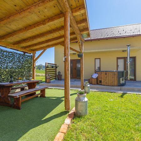 Kuca Trota - Sauna, Hot Tub Otočac Exterior foto