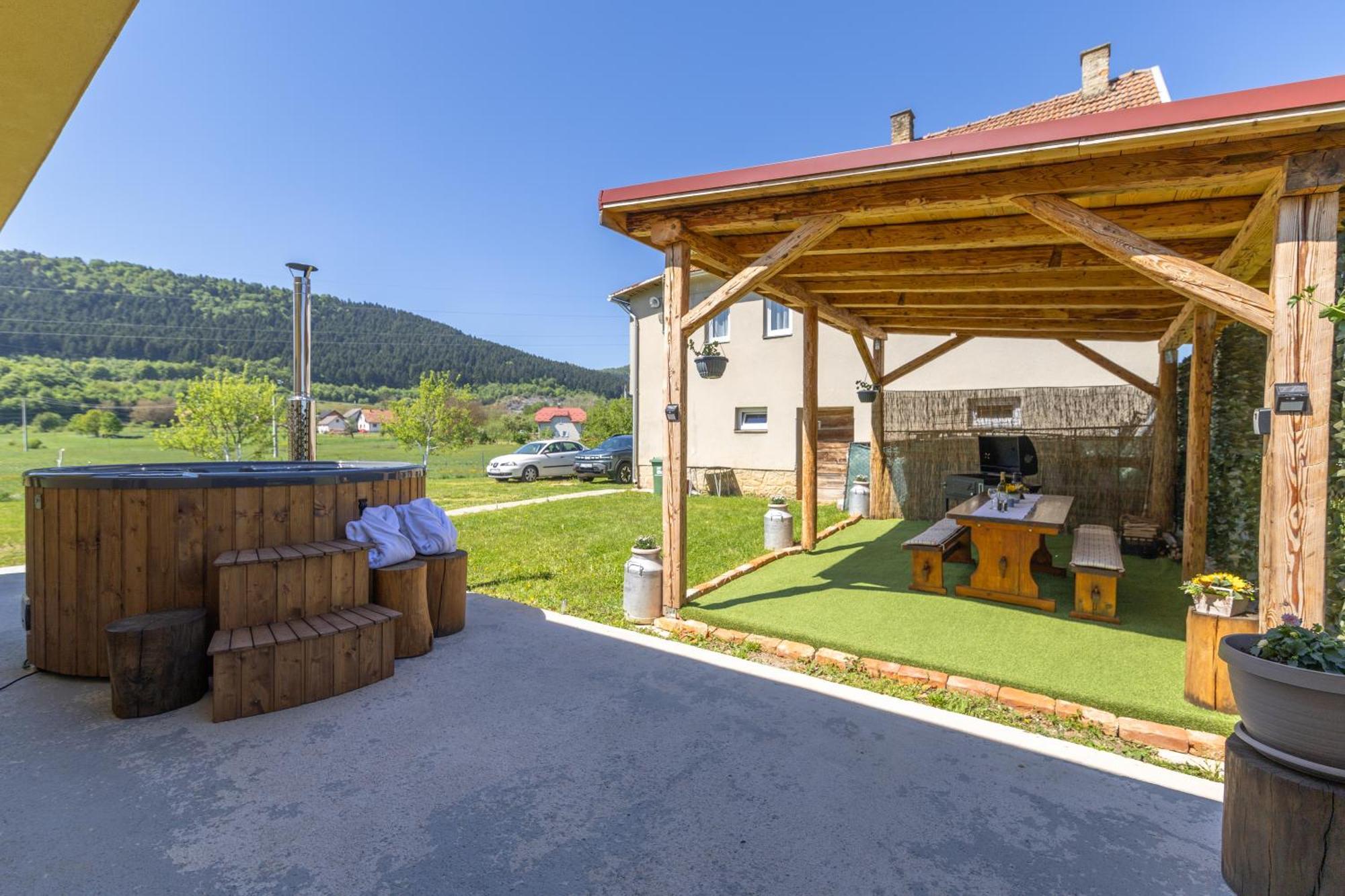 Kuca Trota - Sauna, Hot Tub Otočac Exterior foto
