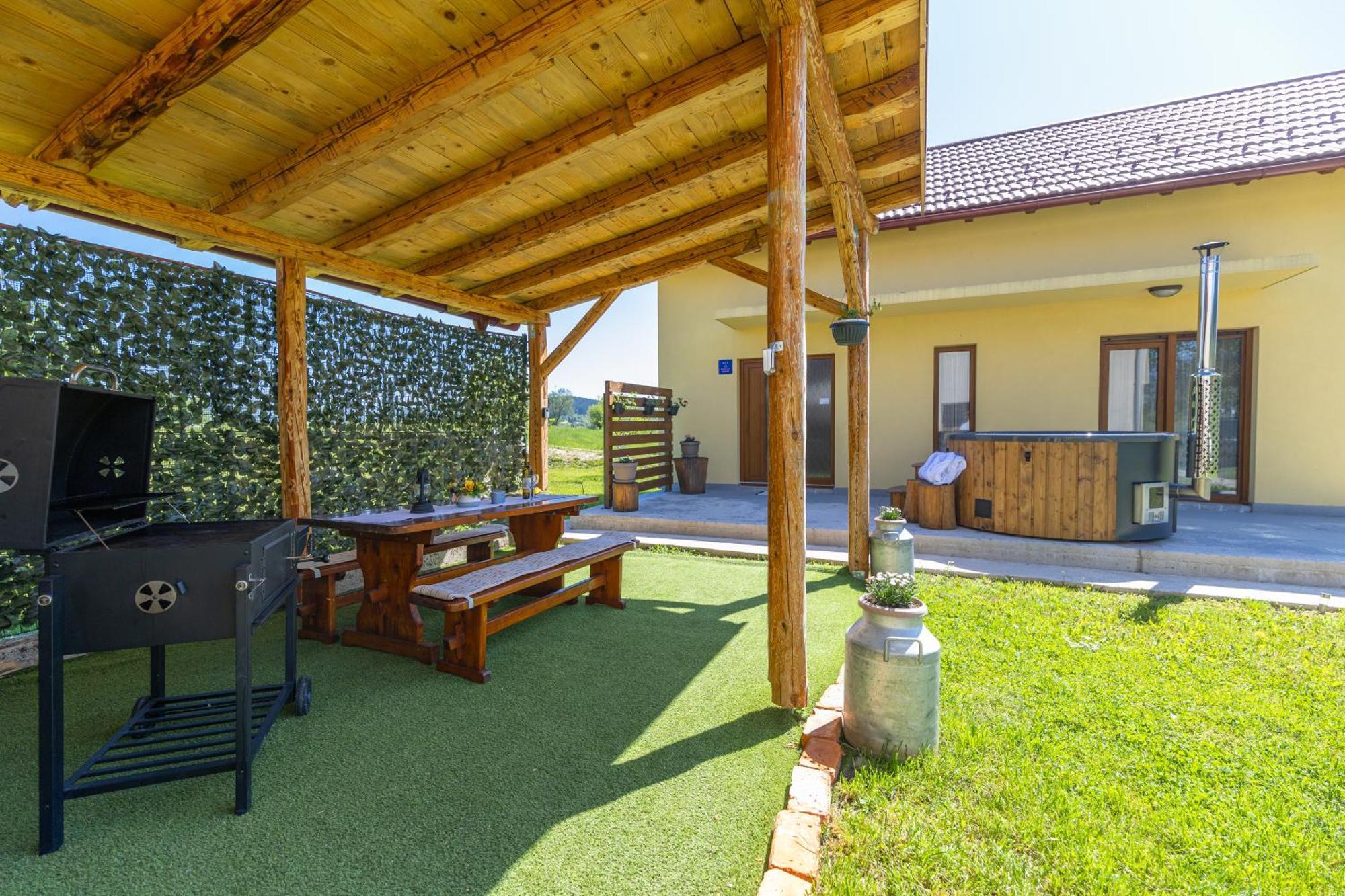 Kuca Trota - Sauna, Hot Tub Otočac Exterior foto